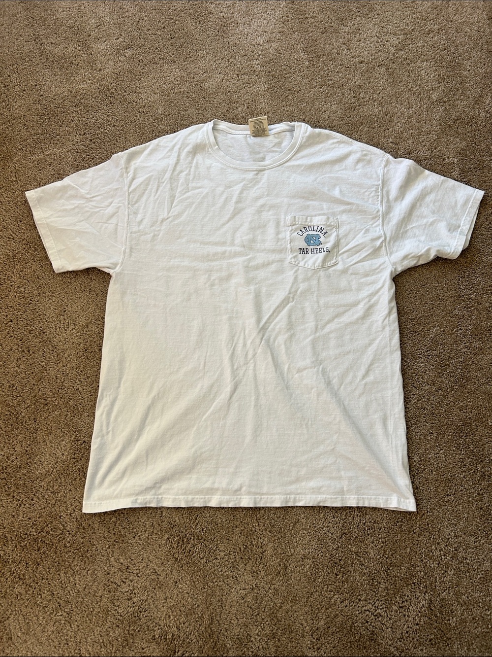 VINTAGE UNC Tar Heels Mens XL White Pocket T-Shirt